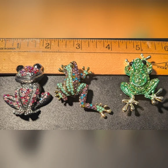 Colorful Rhinestone Frog/ Gecko Brooch Set - Picture 3 of 4